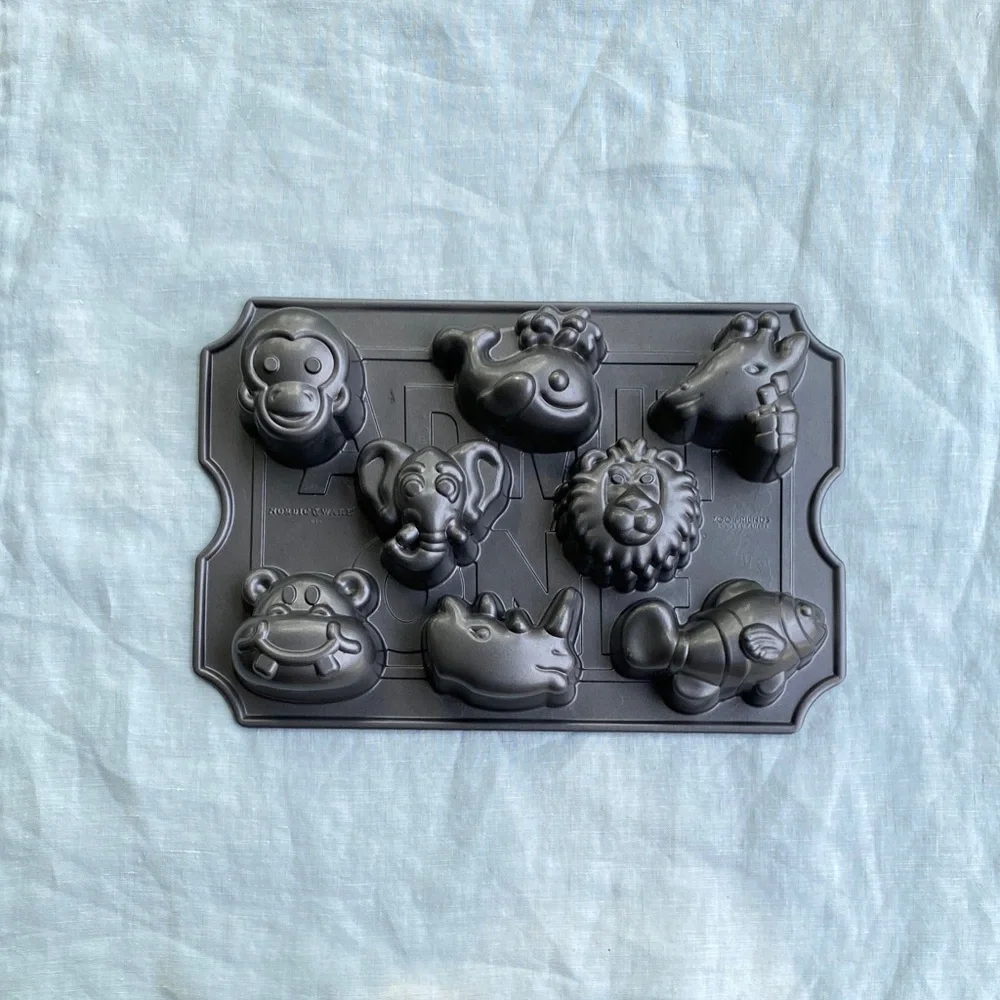 Nordic Ware Zoo Friends aluminum 3 cup mini cake pan lion giraffe elephant